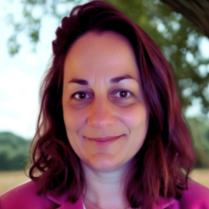 image Julie.jpg (49.3kB)